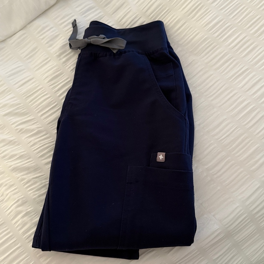 Women’s Xxs Figs Yola Technical Collection Navy Scrub Pants with Gray Tie